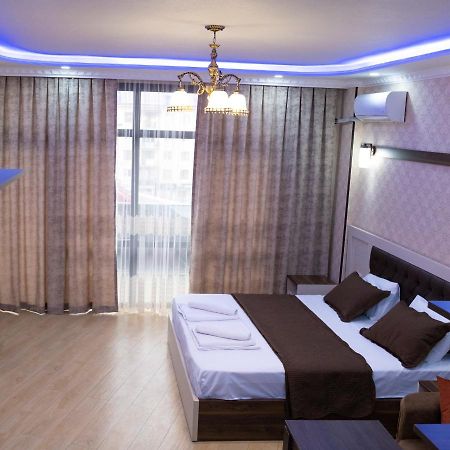 Emeg Hotel And Restaurant บาทูมิ ภายนอก รูปภาพ
