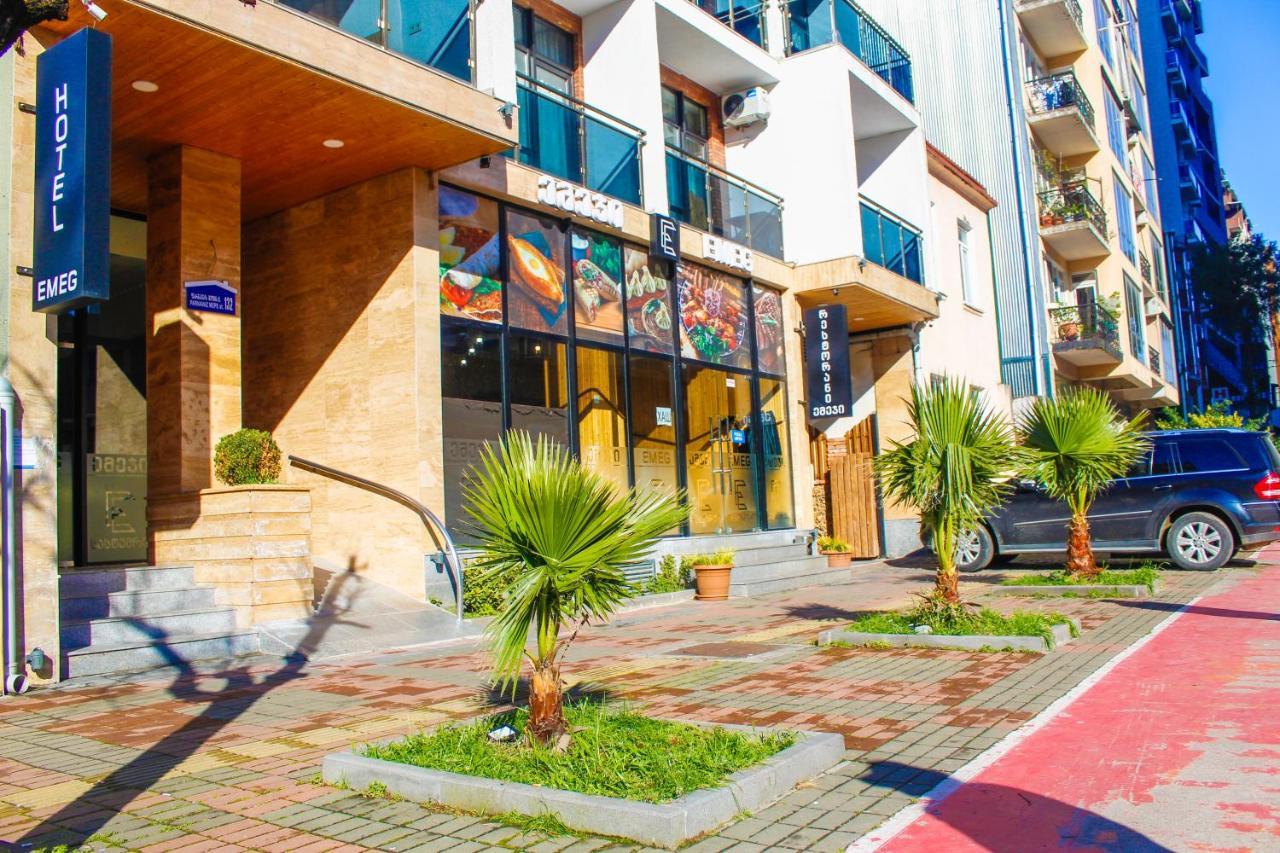 Emeg Hotel And Restaurant บาทูมิ ภายนอก รูปภาพ