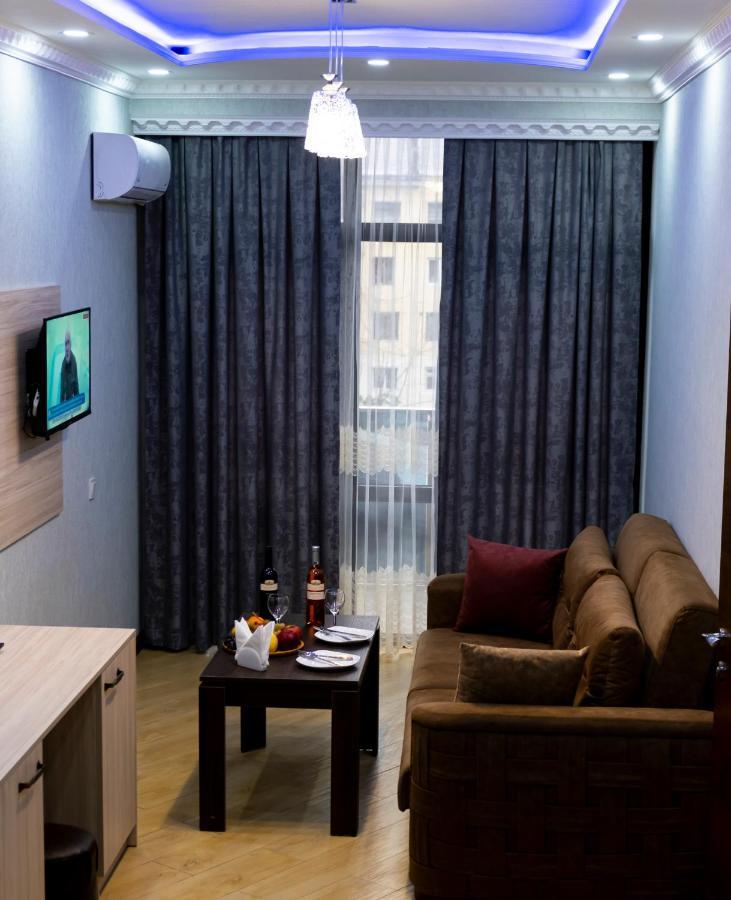 Emeg Hotel And Restaurant บาทูมิ ภายนอก รูปภาพ