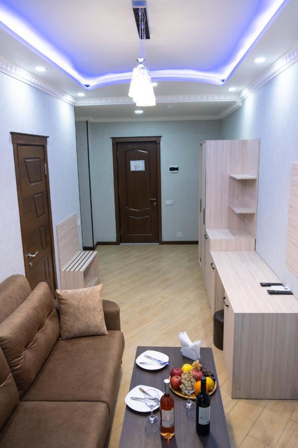 Emeg Hotel And Restaurant บาทูมิ ภายนอก รูปภาพ