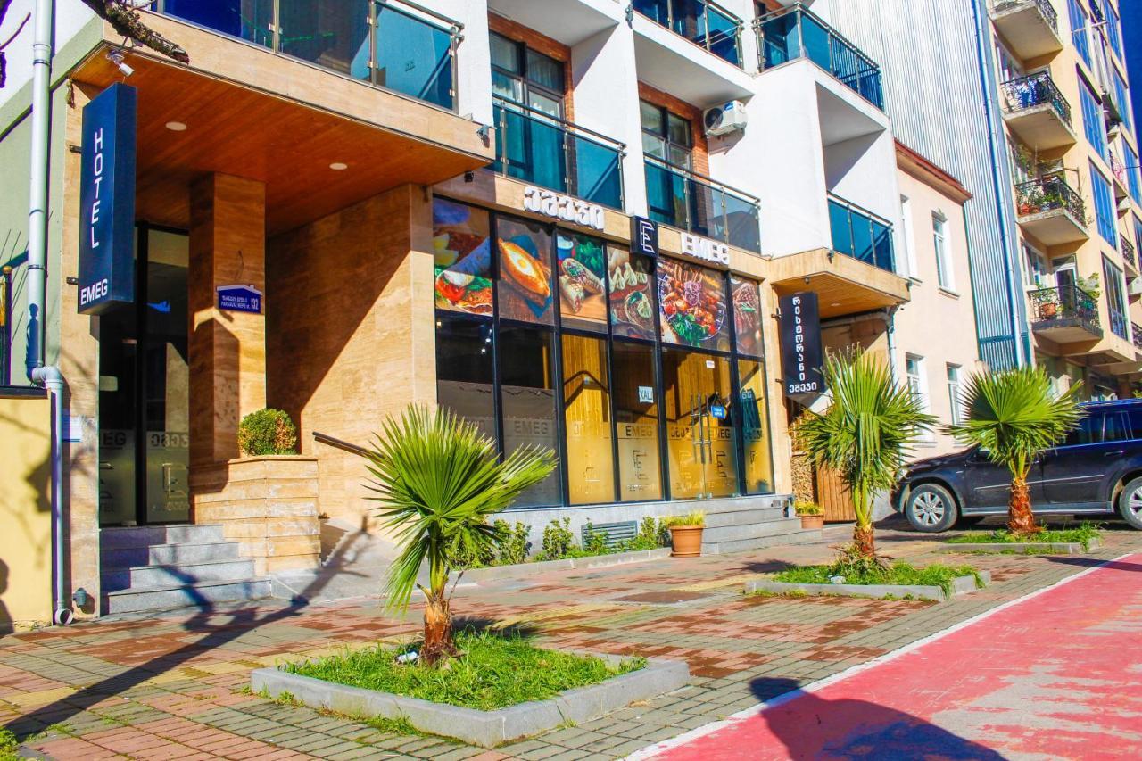 Emeg Hotel And Restaurant บาทูมิ ภายนอก รูปภาพ