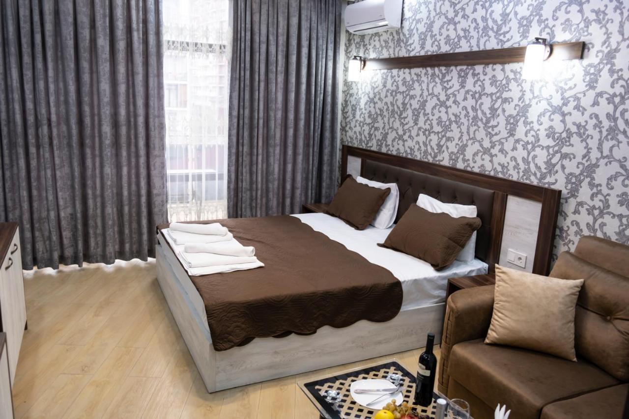 Emeg Hotel And Restaurant บาทูมิ ภายนอก รูปภาพ