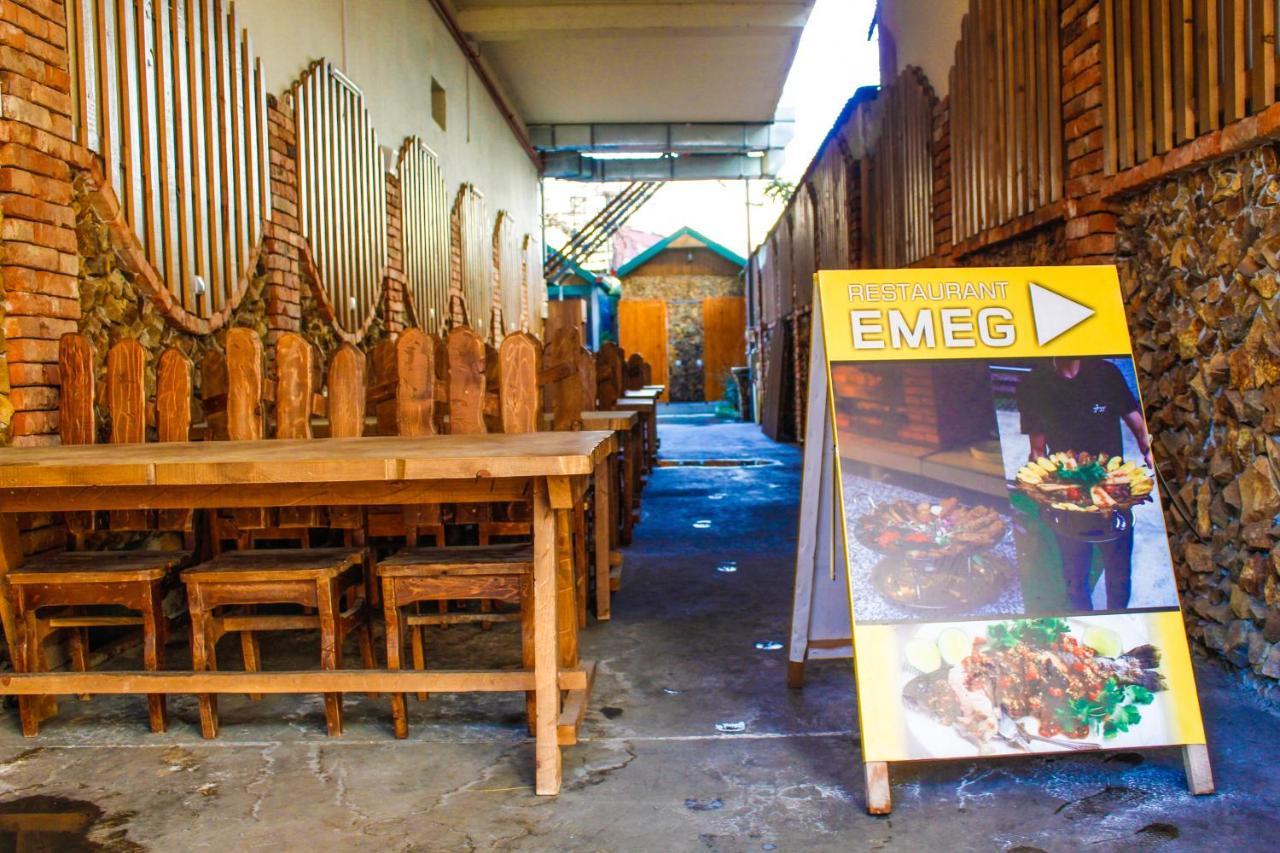 Emeg Hotel And Restaurant บาทูมิ ภายนอก รูปภาพ