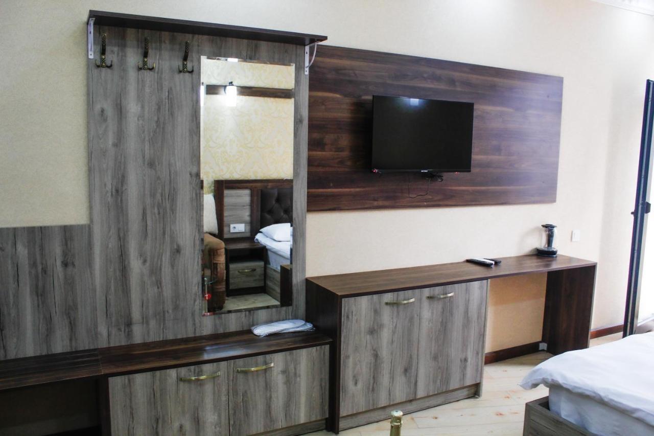 Emeg Hotel And Restaurant บาทูมิ ภายนอก รูปภาพ