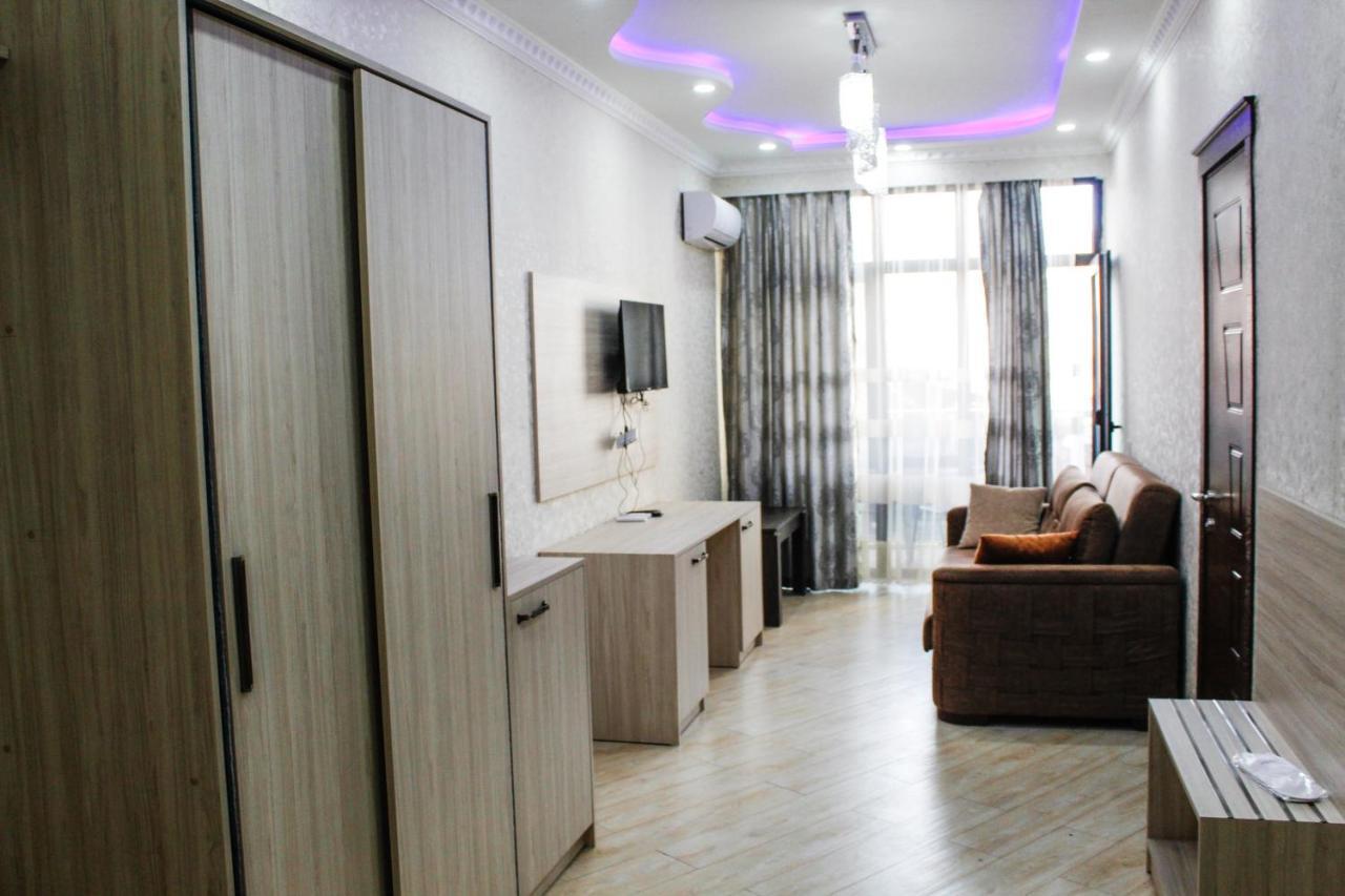 Emeg Hotel And Restaurant บาทูมิ ภายนอก รูปภาพ